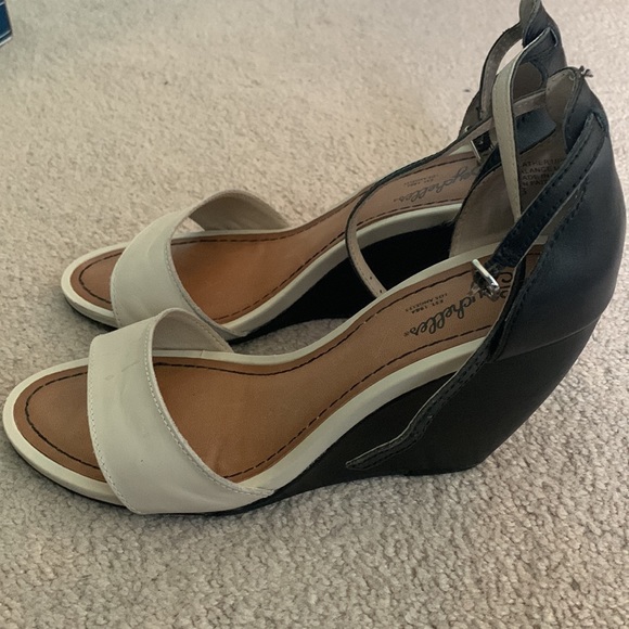 Seychelles Shoes - Seychelles Thyme Two Tone Black Leather Wedge Sandals Size 8